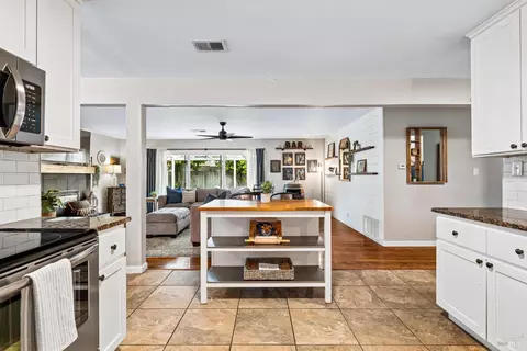 100 Anita Ct, Vacaville, CA 95688