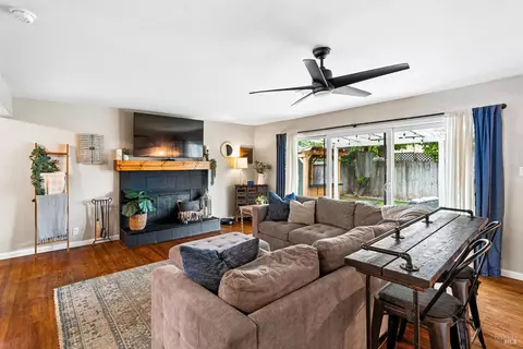 100 Anita Ct, Vacaville, CA 95688