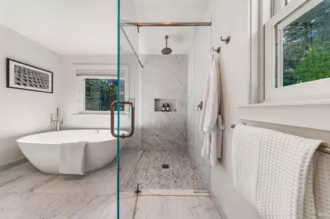 Bath - 80 Laurel Grove Ave, Ross, CA 94957 photo 8 of 11