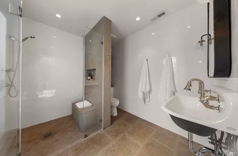 Bath - 80 Laurel Grove Ave, Ross, CA 94957 photo 3 of 11