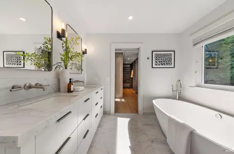 Bath - 80 Laurel Grove Ave, Ross, CA 94957 photo 7 of 11