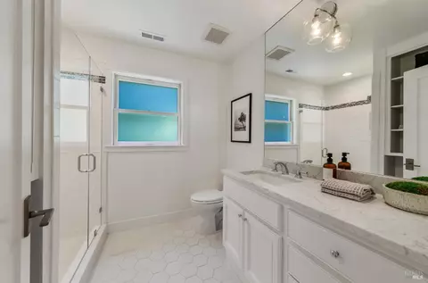 Bath - 80 Laurel Grove Ave, Ross, CA 94957 photo 11 of 11
