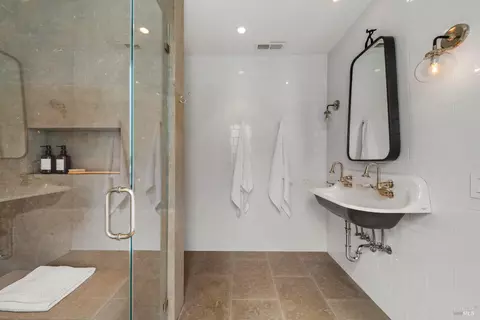 Bath - 80 Laurel Grove Ave, Ross, CA 94957 photo 2 of 11