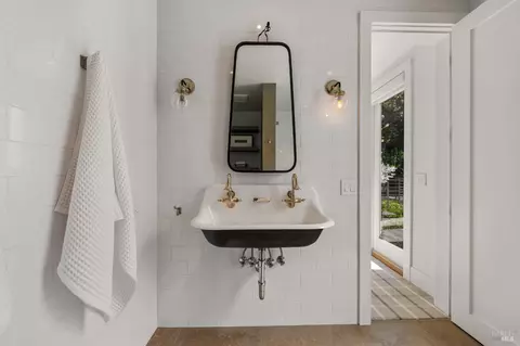 Bath - 80 Laurel Grove Ave, Ross, CA 94957 photo 1 of 11