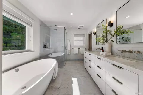 Bath - 80 Laurel Grove Ave, Ross, CA 94957 photo 5 of 11