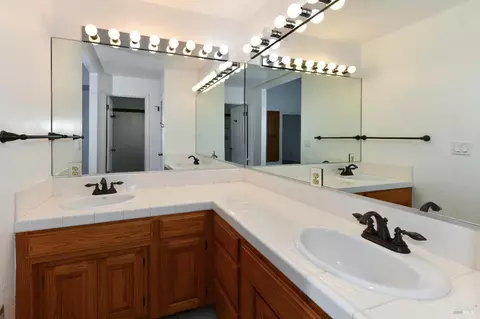 Bath - 741 William Ct, Napa, CA 94558 photo 2 of 3