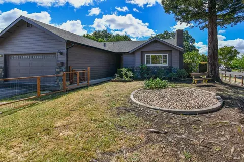 Exterior - 741 William Ct, Napa, CA 94558 photo 2 of 8
