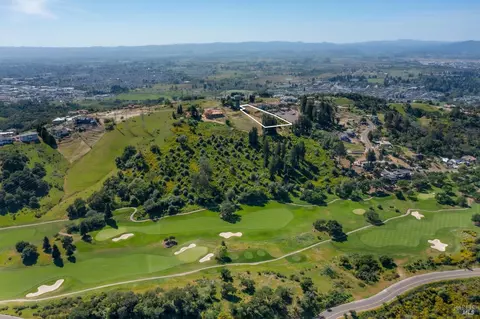 3888 Skyfarm Dr, Santa Rosa, CA 95403