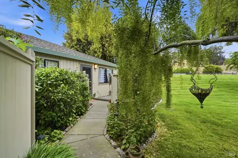 32 Dockside Cir, San Rafael, CA 94903