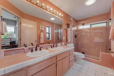 Bath - 114 Condor Ct, Bodega Bay, CA 94923 photo 5 of 6