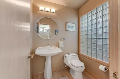 Bath - 114 Condor Ct, Bodega Bay, CA 94923 photo 4 of 6