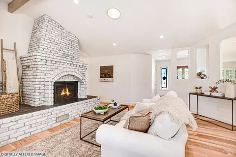 Living - 186 Barrio Way, Windsor, CA 95492 photo 3 of 5