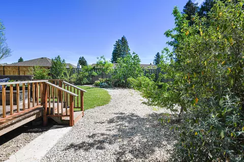 Exterior - 186 Barrio Way, Windsor, CA 95492 photo 11 of 24