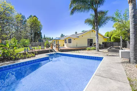Exterior - 186 Barrio Way, Windsor, CA 95492 photo 17 of 24