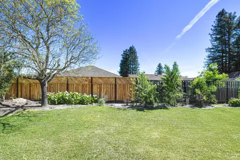 Exterior - 186 Barrio Way, Windsor, CA 95492 photo 18 of 24