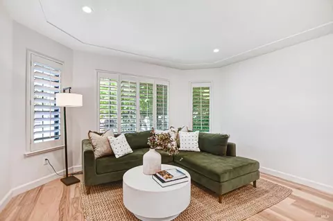 Living - 186 Barrio Way, Windsor, CA 95492 photo 4 of 5