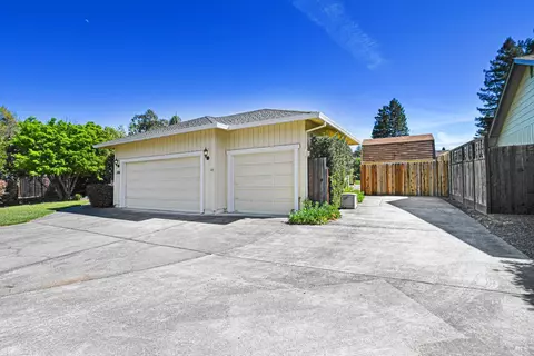 Exterior - 186 Barrio Way, Windsor, CA 95492 photo 5 of 24
