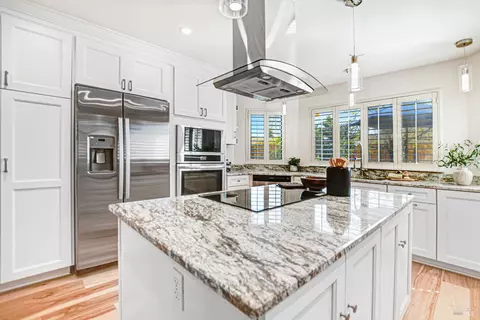 Kitchen - 186 Barrio Way, Windsor, CA 95492 photo 4 of 10