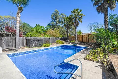 Exterior - 186 Barrio Way, Windsor, CA 95492 photo 4 of 24
