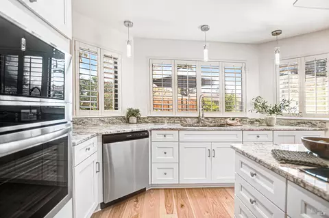 Kitchen - 186 Barrio Way, Windsor, CA 95492 photo 1 of 10