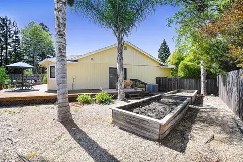 Exterior - 186 Barrio Way, Windsor, CA 95492 photo 12 of 24