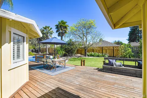 Exterior - 186 Barrio Way, Windsor, CA 95492 photo 19 of 24