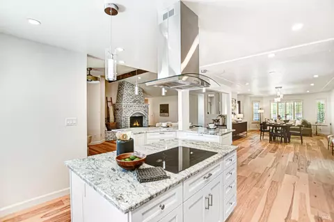 Kitchen - 186 Barrio Way, Windsor, CA 95492 photo 2 of 10