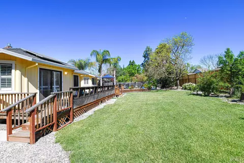 Exterior - 186 Barrio Way, Windsor, CA 95492 photo 7 of 24