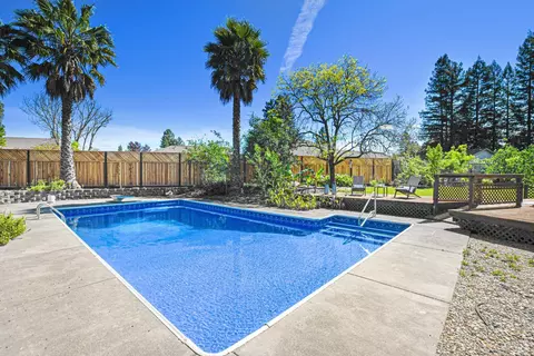Exterior - 186 Barrio Way, Windsor, CA 95492 photo 14 of 24