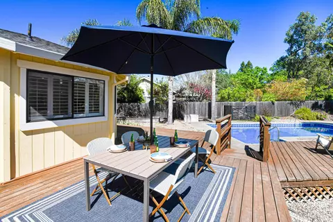Exterior - 186 Barrio Way, Windsor, CA 95492 photo 10 of 24