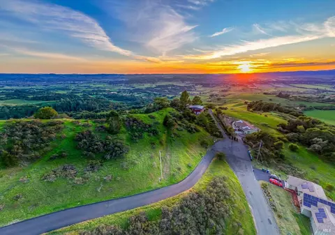 6048 Hyland Way, Penngrove, CA 94951