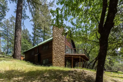 3269 Muir Ln, Potter Valley, CA 95469