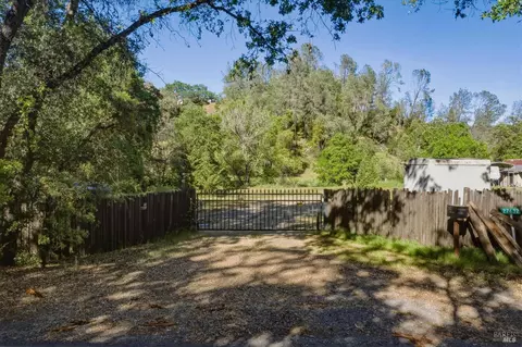 27632 Asti Rd, Cloverdale, CA 95425