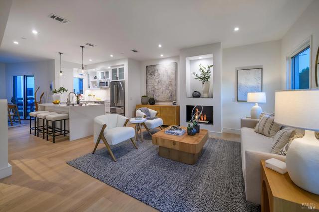 1092 Foster Rd, Napa, CA 94558