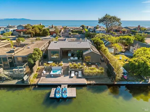 297 Seadrift Rd, Stinson Beach, CA 94970