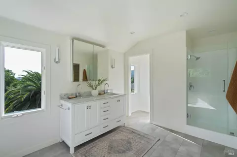 Bath - 21 Hillside Ave, Kentfield, CA 94904 photo 4 of 6