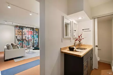 Bath - 21 Hillside Ave, Kentfield, CA 94904 photo 6 of 6