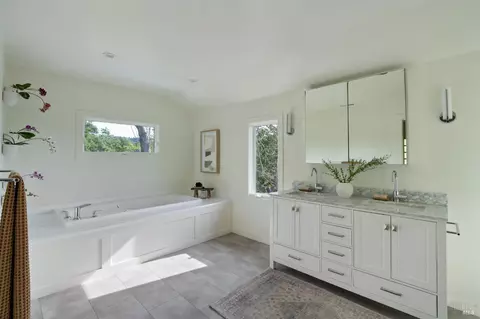 Bath - 21 Hillside Ave, Kentfield, CA 94904 photo 3 of 6
