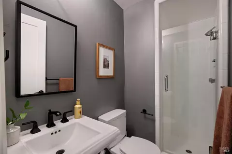 Bath - 21 Hillside Ave, Kentfield, CA 94904 photo 1 of 6