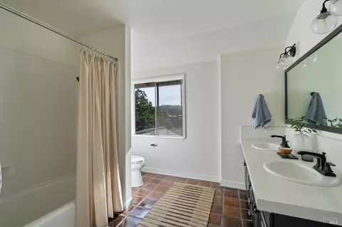Bath - 21 Hillside Ave, Kentfield, CA 94904 photo 5 of 6