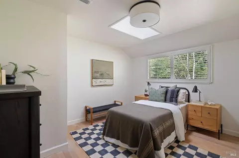 Bedroom - 21 Hillside Ave, Kentfield, CA 94904 photo 5 of 6