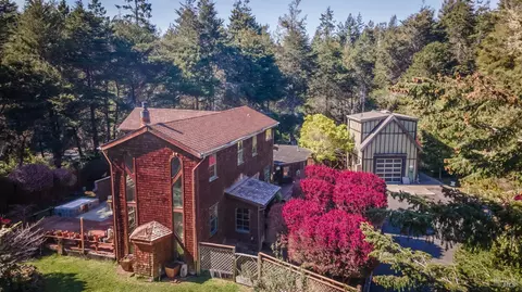 10360 Gary Ln, Mendocino, CA 95460