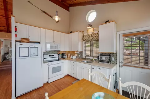 Kitchen - 1534 Highway 1, Bodega Bay, CA 94923 photo 2 of 4