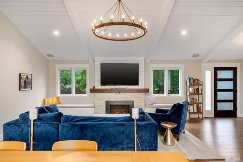 Living - 960 Lark Ave, Sonoma, CA 95476 photo 3 of 3