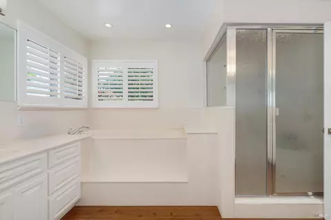 Bath - 960 Lark Ave, Sonoma, CA 95476 photo 4 of 4