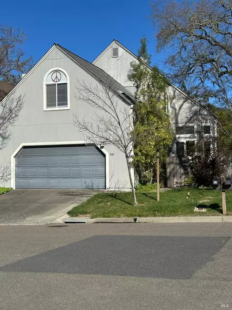 587 Fieldcrest Dr, Healdsburg, CA 95448