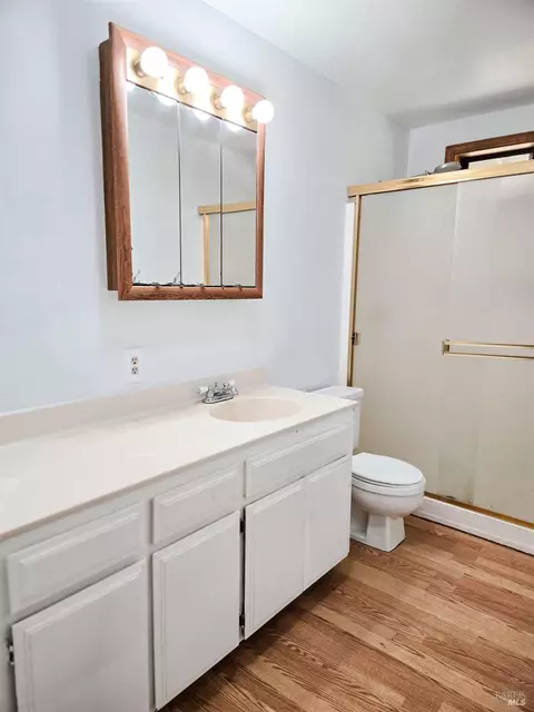 Bath - 2043 Primrose Dr, Willits, CA 95490 photo 1 of 4