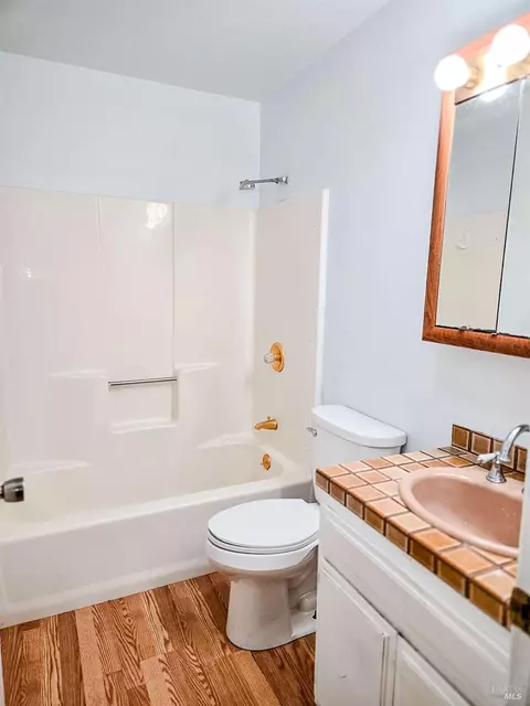 Bath - 2043 Primrose Dr, Willits, CA 95490 photo 2 of 4