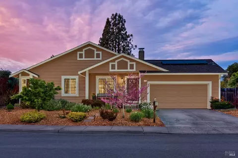 1702 Northstar Dr, Petaluma, CA 94954