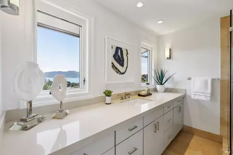Bath - 25 Mark Ter, Tiburon, CA 94920 photo 6 of 9